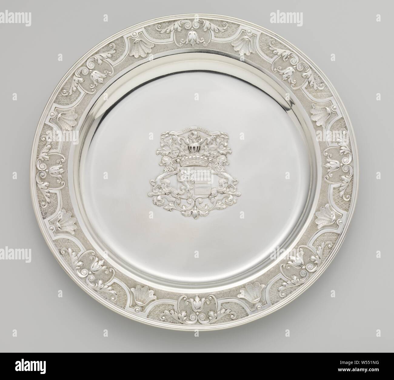 Communion set, Supper dish, Supper dish of silver. The border is decorated with Louis XIV ornament borders. In the center of the shelf is the appliqued weapon of Philip Diodati, armorial bearing, heraldry, Dirk Wor (attributed to), Dordrecht, 1736, silver (metal), d 33.5 cm Stock Photo
