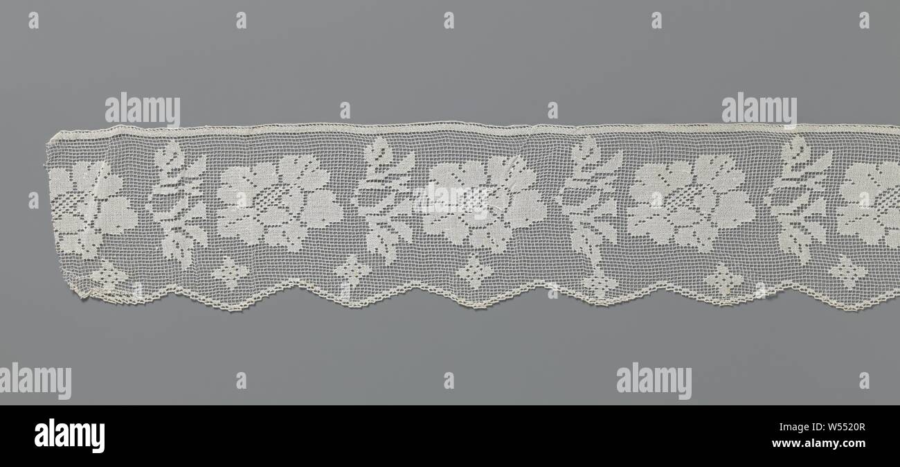 Strip fillet lace with flower and star-shaped flower, Strip natural lace embroidery: fillet lace. The repeating pattern consists of a flower without a stalk between two separate leaves. Diagonally below the flower a smaller star-shaped flower. The motifs are embroidered in the doorstop technique, on a ground with square knotted meshes. The top is finished with a straight edge. Regular large scallops along the bottom edge., anonymous, Indie, c. 1925, linen (material), embroidering, l 420 cm × w 13 cm ×, 15 cm Stock Photo
