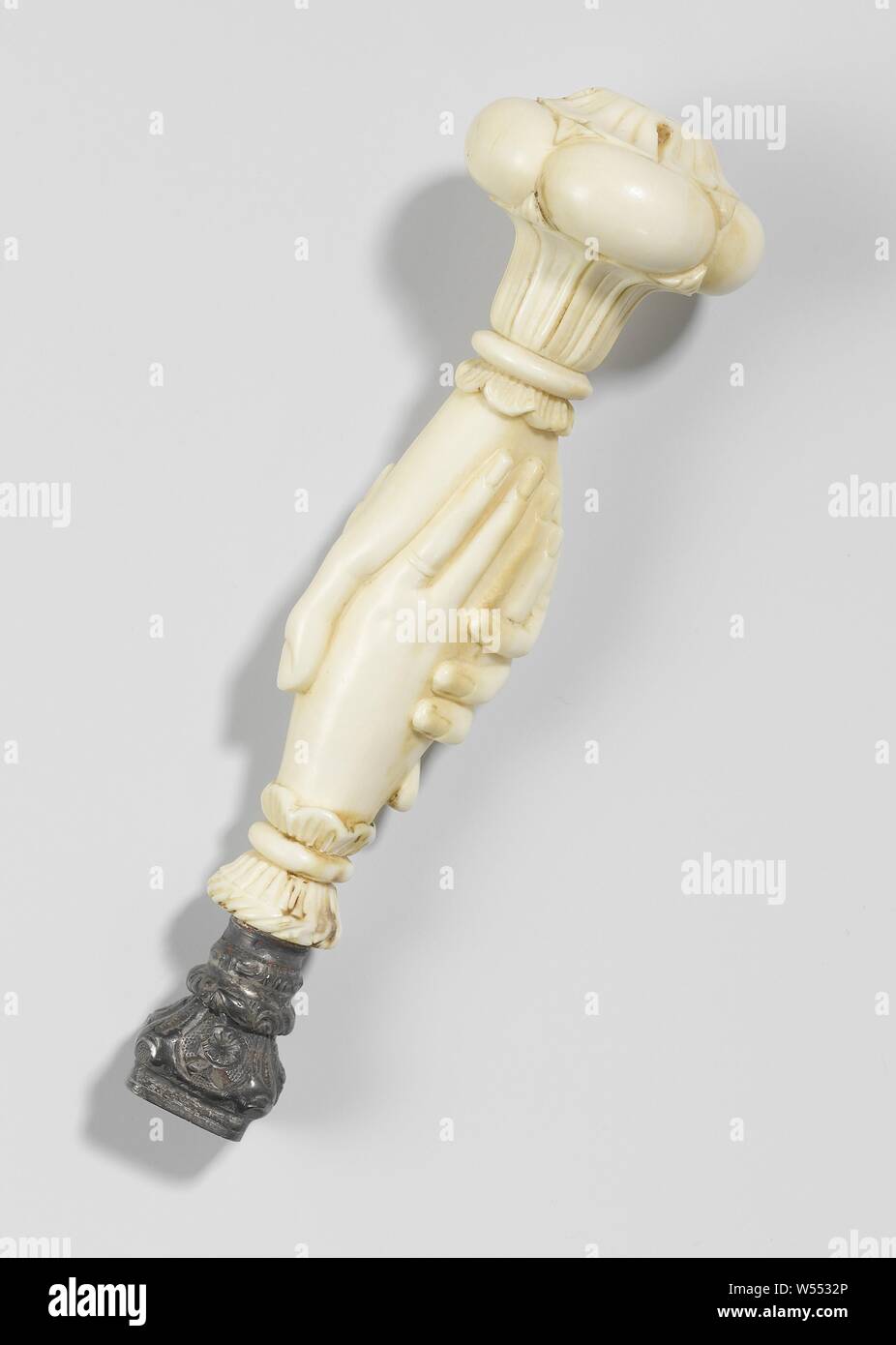 Ivory wax stamp, cut in the form of two clasped hands, on the silver stamp the initials are C.H.J. applied., anonymous, Netherlands (possibly), c. 1880, greep, stempel, forging, h 10 cm × w 2.8 cm × d 2.8 cm Stock Photo