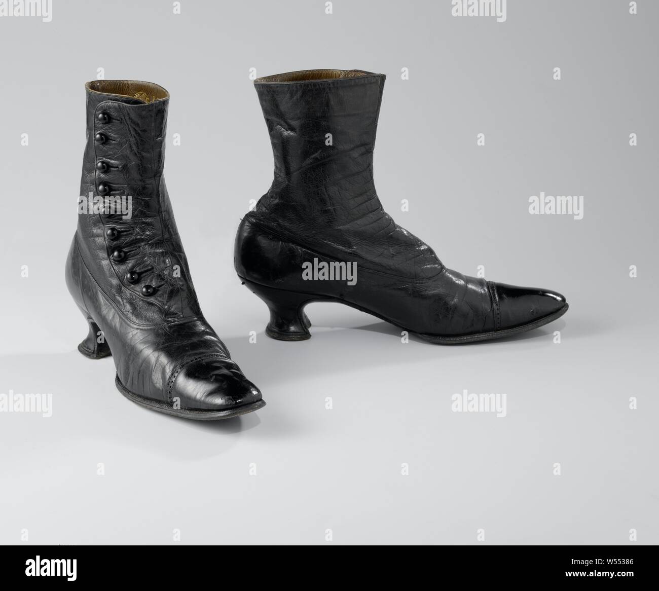 Pair of buttoned boots, Button boot made of black glass leather and lacquer,  Left button boot made of black glass leather and lacquer. Model: Half high  with leather covered Pompadour heel and