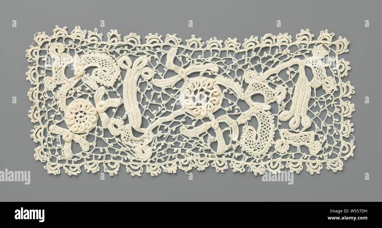 Crochet Lace Cuff With Round Flowers And Elongated Calyx - 