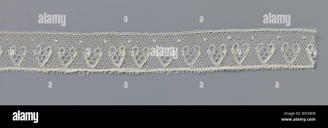 Strip of spool lace with hearts made with circles, Strip of natural spool lace Lille side. The repeating pattern consists of a heart made from a decorative soil forming circles. The hearts are placed against the bottom. Above the hearts there is a row of square pouches, always one pouch between the successive hearts. The motifs are connected to each other by a fine grid, a lawn. The contours of the hearts are made with thicker and shiny threads. The pouches are made in shape. The top and bottom of the strip are straight finished, the bottom is provided with picots., anonymous, Lille, c. 1850 Stock Photo