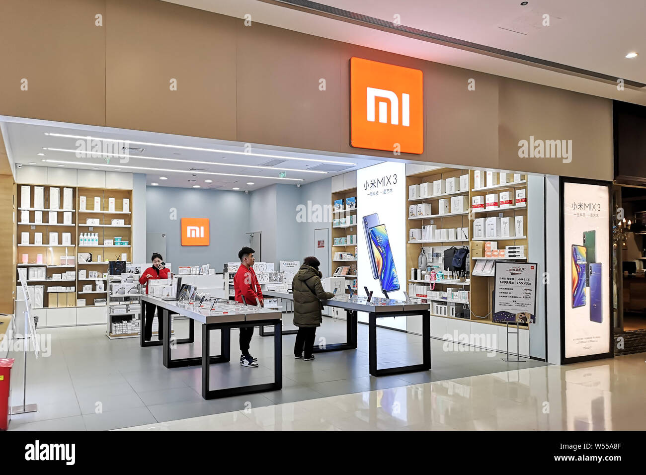 FILE--Customers shop at a store of Xiaomi in Shanghai, China, 14 February  2019. Smartphone-maker is eyeing the high-end market as part of its mult  Stock Photo - Alamy