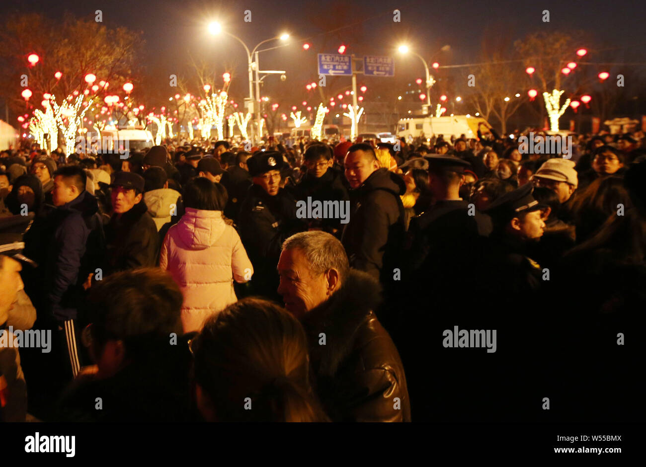 Thousands Of Thousands in front city hi-res stock photography and images - Alamy