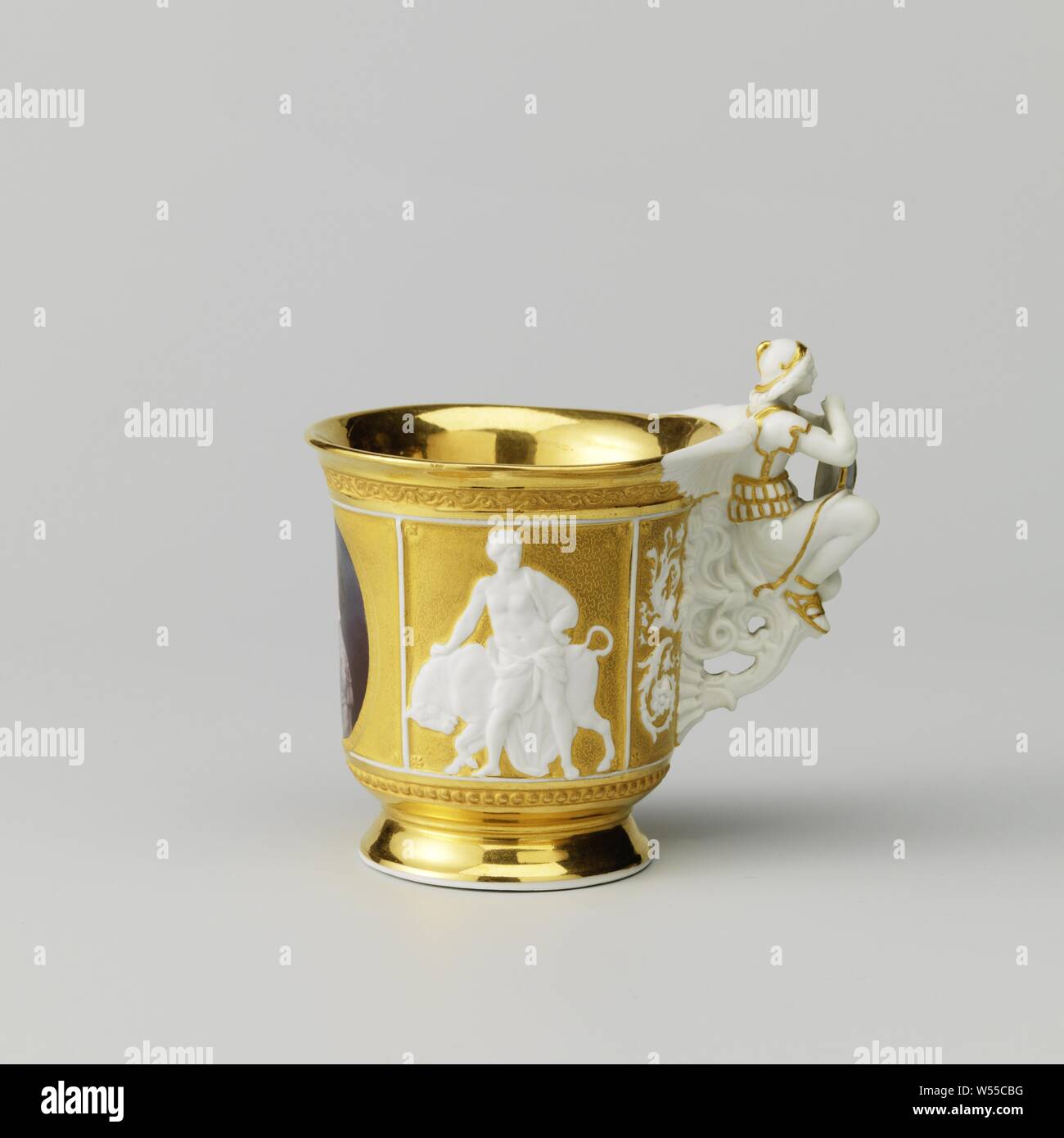 Cup with the portrait of Maria van Hohenzollern-Sigmaringen, Cup of porcelain on foot, painted on the glaze in enamel colors and gold. The outer wall is divided into four compartments with a medallion in one with the portrait of Maria van Hohenzollern-Sigmaringen, signed 'A. Ambronn '. A classical representation on both sides of this in relief: Hercules with the lion and Europe with the bull. The ear is in the shape of a winged, classically dressed person, kneeling on curls that end in leaf vines on the head. The figure leans with both arms on a coat of arms with the couple's alliance weapon Stock Photo