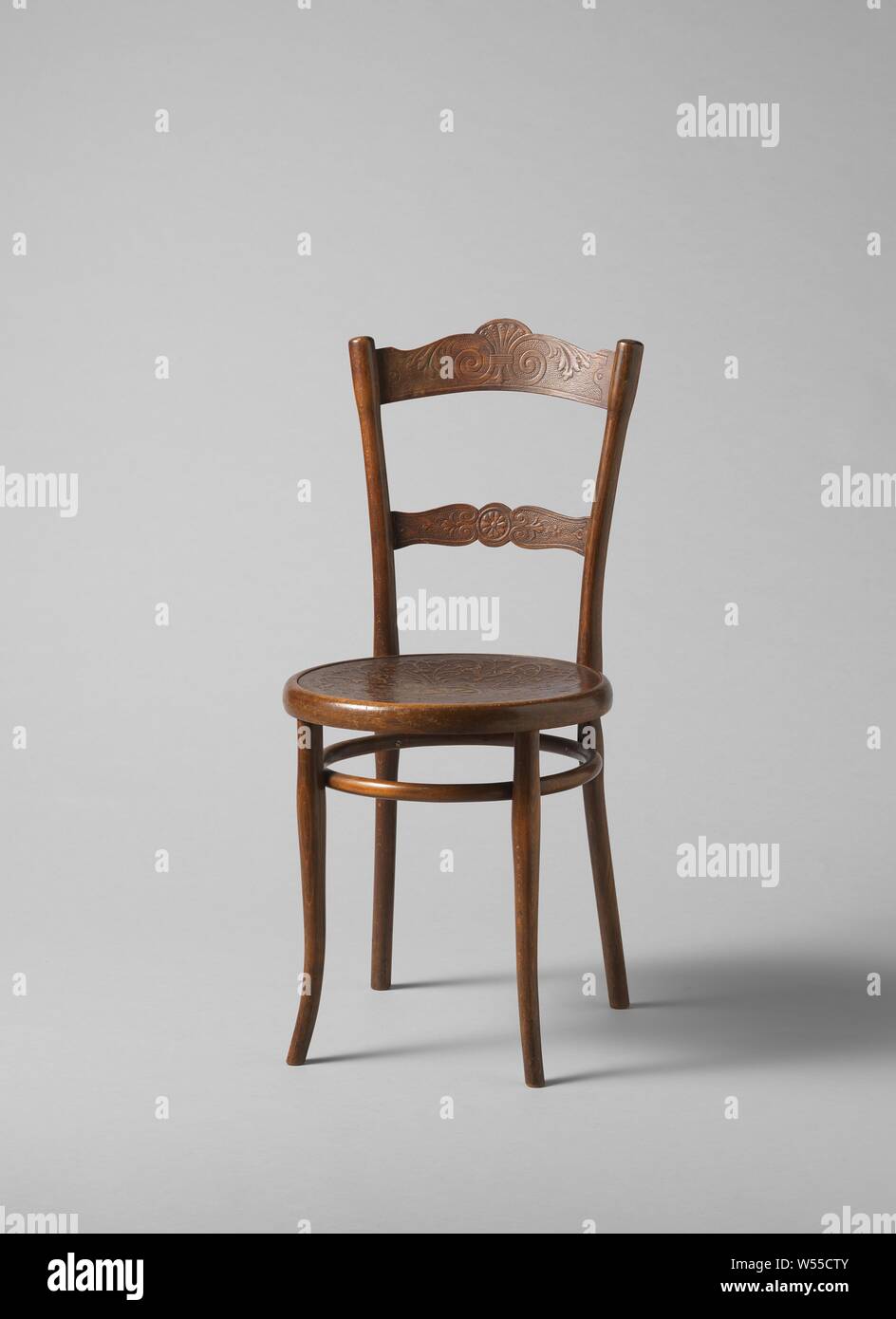 Furniture, Thonet chair., Gebrüder Thonet, Germany (possibly), 1900 - 1987,  wood (plant material), beech (wood), plywood, iron (metal), h 91 cm × w 42  cm × d 50 cm Stock Photo - Alamy