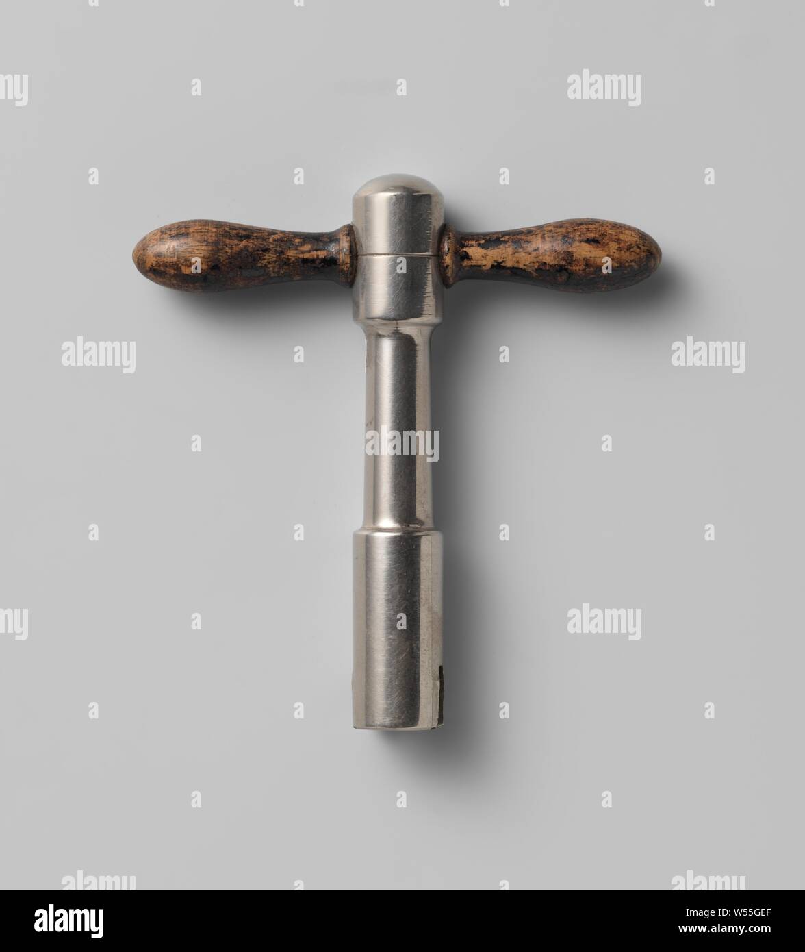 Voting hammer, anonymous, c. 1900 - c. 1950, metal, wood (plant material), h 10.5 cm × w 6.5 cm × d 1.0 cm Stock Photo