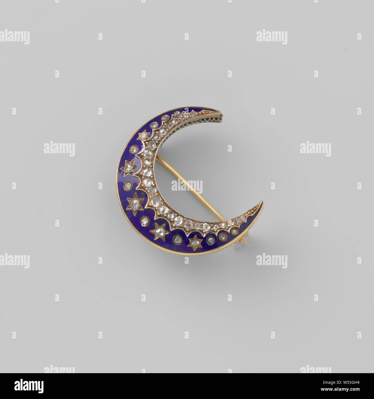 Brooch in the shape of a crescent moon, Golden brooch in the shape of a crescent moon, set with rose-cut diamonds in an incrustation setting and decorated with dark blue enamel., anonymous, Netherlands, c. 1870 - c. 1890, gold (metal), diamond (mineral), grinding, d 3.2 cm Stock Photo