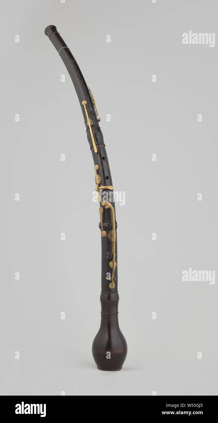 English Horn (with 8 Keys), English Horn, Hobo made of maple wood (?) Covered with black leather. Eight brass valves., Guillaume Triébert, Paris, c. 1830, maple (wood), leather, copper (metal), brass (alloy Stock Photo