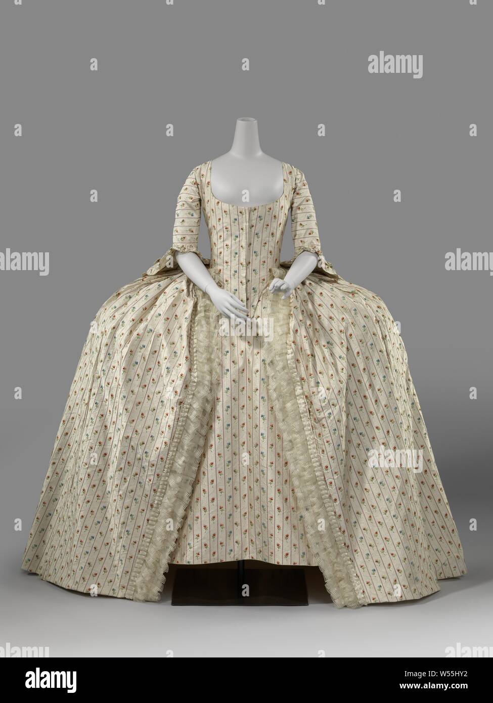 Cream colored silk gown hi-res stock photography and images - Alamy