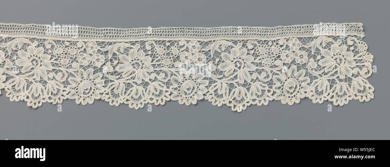 Strip of bobbin lace with three hanging bell flowers, Natural strip of bobbin lace, duchesse lace. There is a closed pattern of a thin volute drink on a bar stock, with a daisy and an anemone hanging in the shells and three bell-shaped flowers hanging., anonymous, Sluis (possibly), c. 1875 - c. 1899, linen (material), bobbin lace, l 72 cm × w 10 cm ×, 11.5 cm Stock Photo