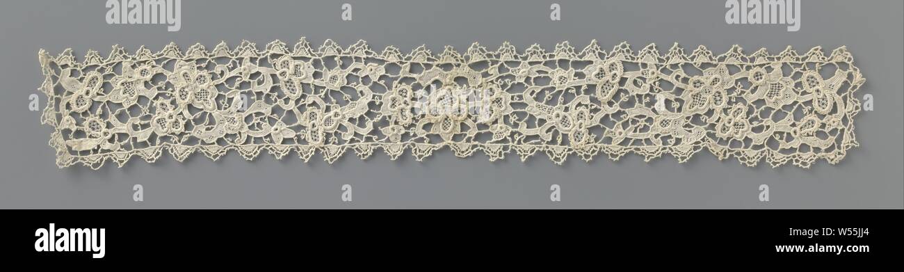 Guimpe of needle lace with clover leaves, Guimpe of natural colored needle lace: Venetian rose lace. Symmetrical flower and tendril pattern. Open bar soil. Connected triangles form the finish on four sides., anonymous, Burano, c. 1900, linen (material), Venetian rose point, h 37 cm × w 6 cm Stock Photo