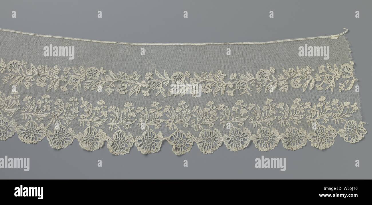Application lace frock with hanging flowers. A border of round scallops is formed by an attached row of large flowers that, to the right, depend on small twigs of flowers. Loosely above it runs a narrow edge of a wavy branch with smaller, similar flowers. The upper part consists of a stock of unadorned tulle. Two narrower strips have the same and a reduced pattern., anonymous, Brussels, c. 1820 - c. 1840, linen (material), l 200 cm × w 20 cm Stock Photo