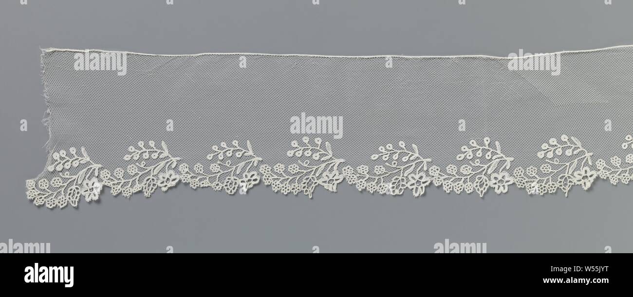 Strip application side with blossom twigs, Strip natural application side, bobbin lace appliqued on machine tulle. Three quarters of the stock is unadorned. An open edge consists of lying blossom branches, which are used to the left. A few blossoms and a 'rose' form the scallops., anonymous, Brussels, c. 1890 - c. 1909, linen (material), l 71 cm × w 12 cm ×, 6.5 cm Stock Photo