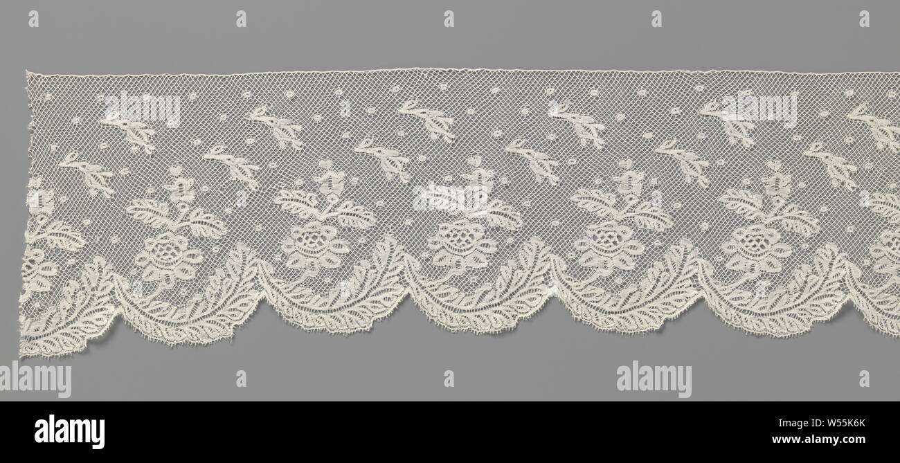 Strip of bobbin lace with anemones. On a coarse mesh foundation (square mesh) is a running pattern. In an open area, there are two rows of rose buds between pulps. In a more filled area, above the feathered leaves that form the semi-circular scallops, is a branch with an anemone, a double leaf, and a bud. The strip consists of four parts sewn together and was sewn to a strip in 1966 with a similar but not identical pattern. Valenciennes lace., anonymous, Sluis (possibly), c. 1850 - c. 1874, linen (material), Valenciennes lace, l 777 cm × w 15 cm Stock Photo