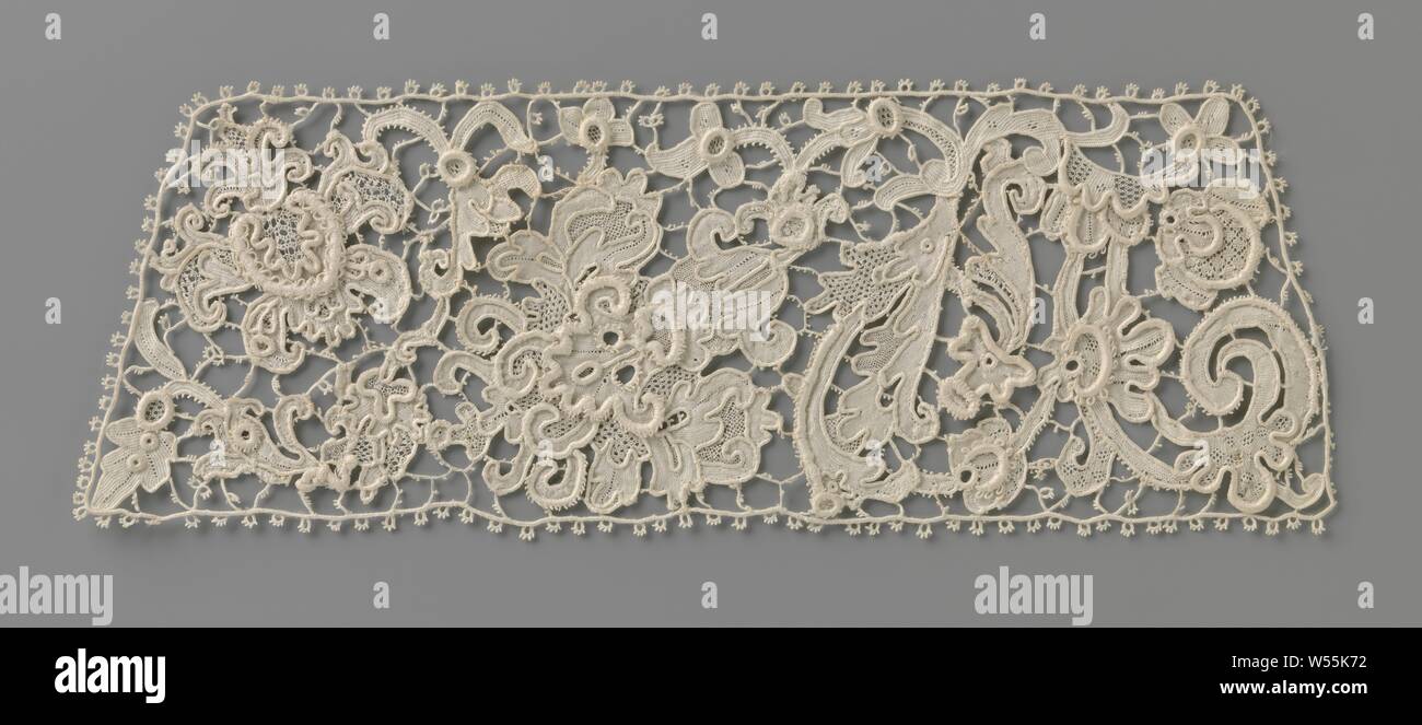 Cuff of needle lace with large palm flower, Cuff of natural colored needle lace: Venetian embossed lace. On a bar of ground unrelated, some richly branched feathered leaves and a very large palm flower are grouped together., anonymous, Bayeux (possibly), c. 1800 - c. 1899, linen (material), Venetian raised work, l 24 cm × w 9 cm Stock Photo
