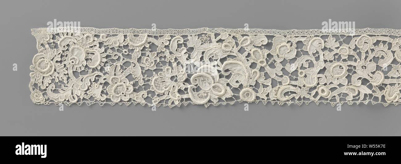 Strip of needle lace with bows, Strip of natural-colored needle lace: Venetian embossed lace. On a very open bar soil there are irregular volute drinks with leaf leaves and multifarious flowers. To the left is a small portion of old Venetian needle lace with fleshy leaf roots and large iris-shaped flower with three thick embossed edges. At the far left, a 19th-century copy has been set in, in which large openings in leaves and flowers indicate the 19th century, as well as the very many lobes along the contours. Incidentally, a broad current rank has been broadened with a narrower one. Straight Stock Photo