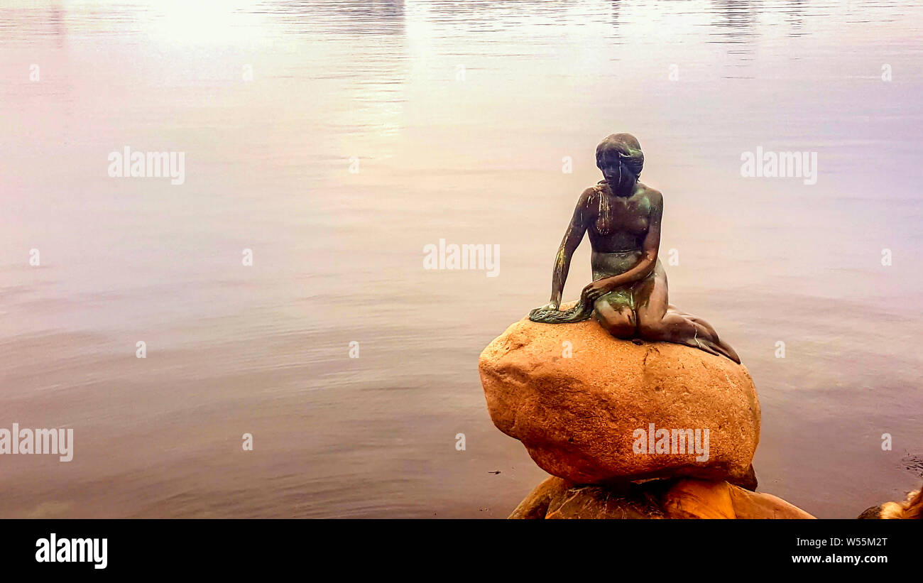little-mermaid-statue-in-copenhagen-stock-photo-alamy
