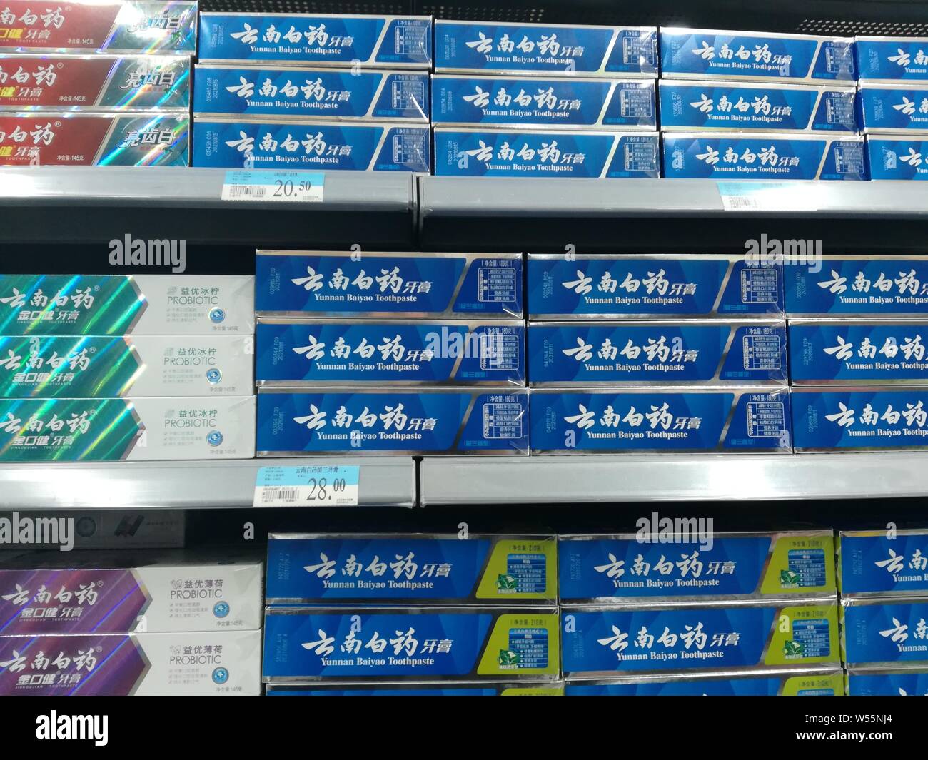 Toothpastes Stock Photos & Toothpastes Stock Images - Alamy