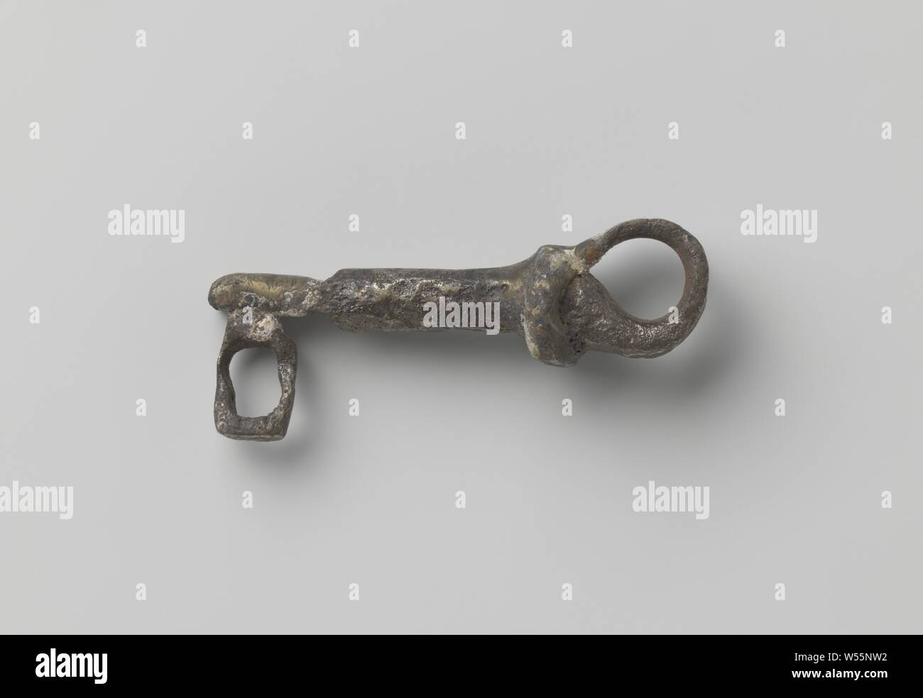 Key whose shaft ends in a looped eye above the disc. The beard is an open quadrangle., 1600 - 1699, iron (metal), l 9.1 cm × w 3.1 cm Stock Photo