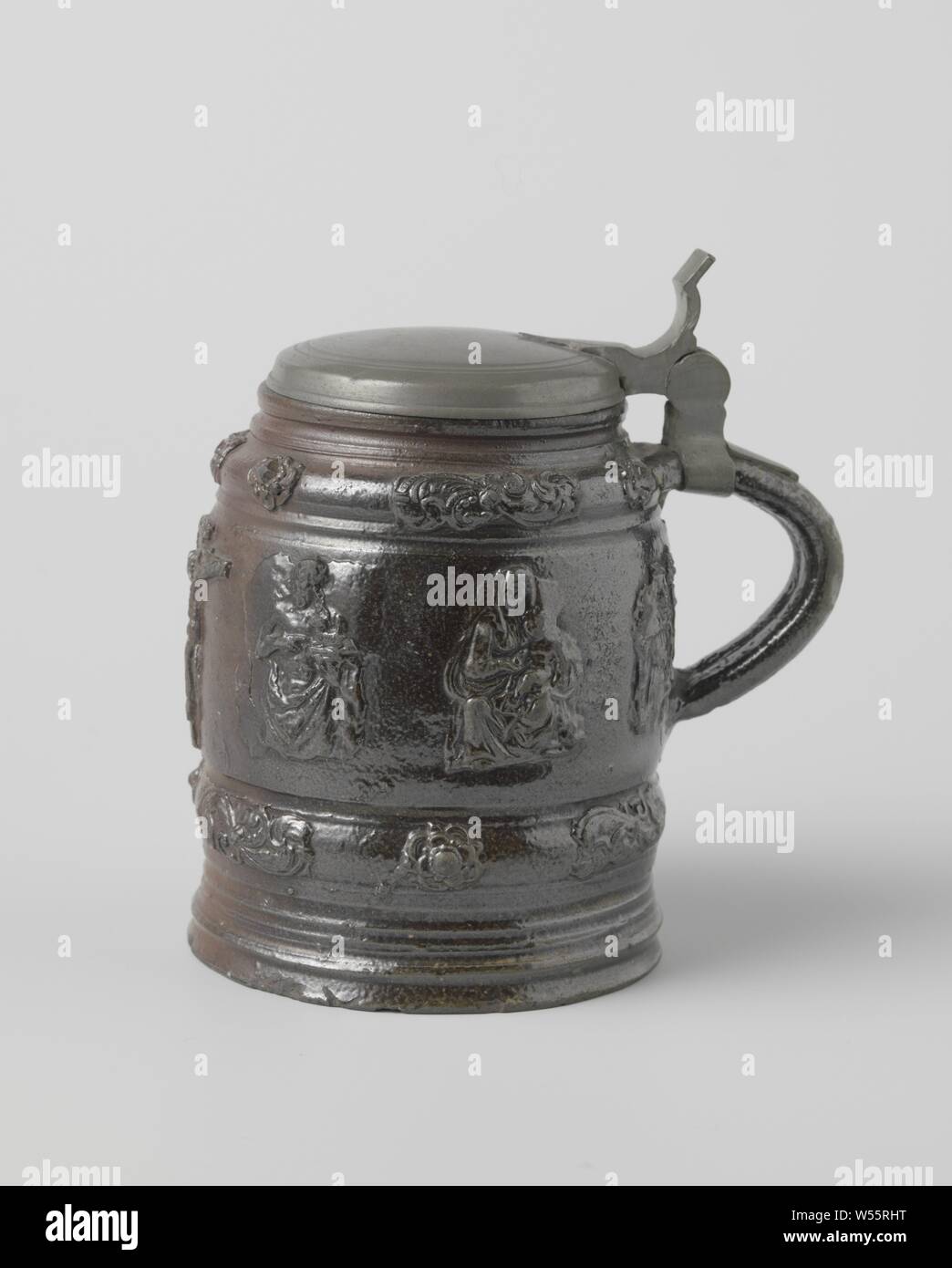 Tankard with Christian scenes, Beer mug made of stoneware on a slightly spreading base and with a slightly egg-shaped body. The C-shaped ear is attached to a profile under the rim and on the abdomen. Covered with a brown engobe. On the belly in relief seven Christian scenes, including Christ on the Cross, Christ with the Lamb, Mary with Child, etc. Below and above a profile with leaf vines. Attached to the ear a pewter frame with lid, marked on the inside with 'H.O. [.]. S.'. Creussen., The destruction of Sodom and Gomorrah: Lot and his family flee to Zoar, carrying their belongings, an angel Stock Photo
