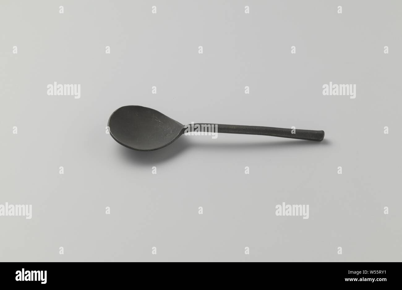 Tin spoon with hexagonal handle, Tin spoon with hexagonal handle., anonymous, unknown, 1600 - 1700, tin (metal), founding, h 1.5 cm × w 17.6 cm × d 5.5 cm Stock Photo