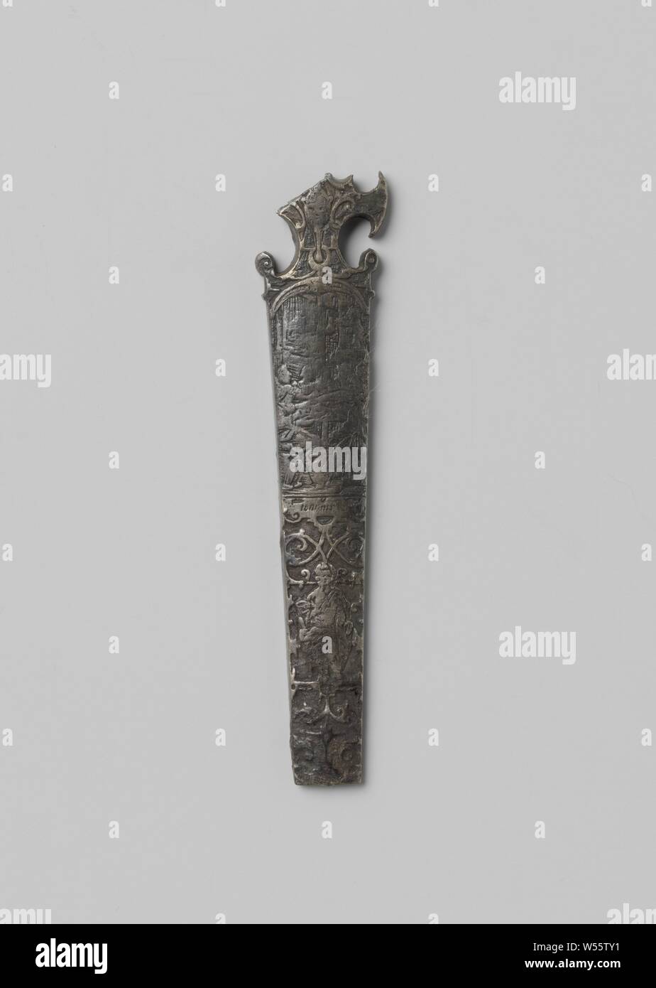 Heft, Half of a hammered iron knife-handle, in the form of the so-called n.n. silver knives from the Mummy., 1500 - 1600, iron (metal), l 8 cm × w 1.6 cm × w 7 Stock Photo