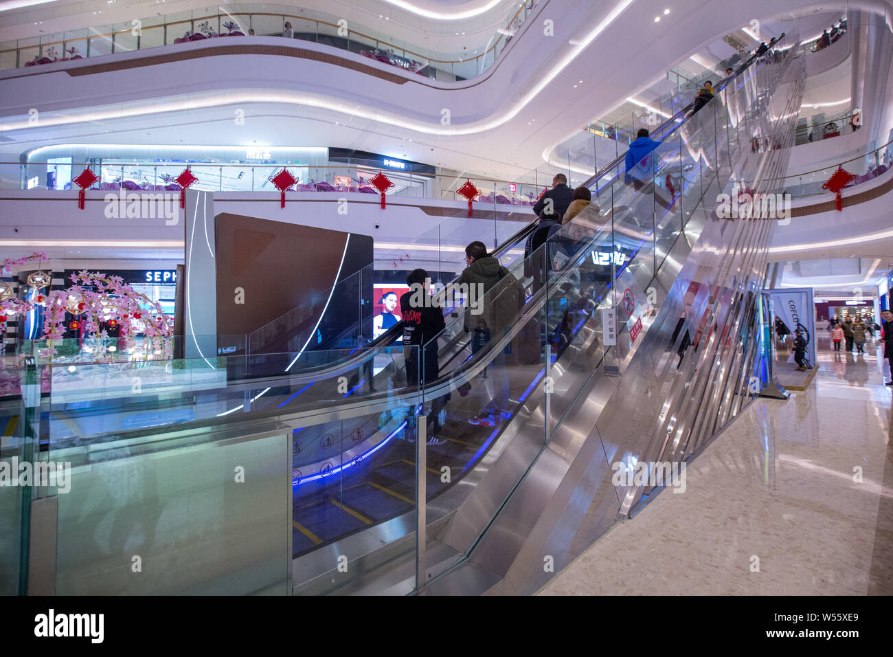 Customers take the Zhejiang's longest escalator running 45.6 meters to the  fifth floor at a shopping mall in Hangzhou city, east China's Zhejiang prov  Stock Photo - Alamy