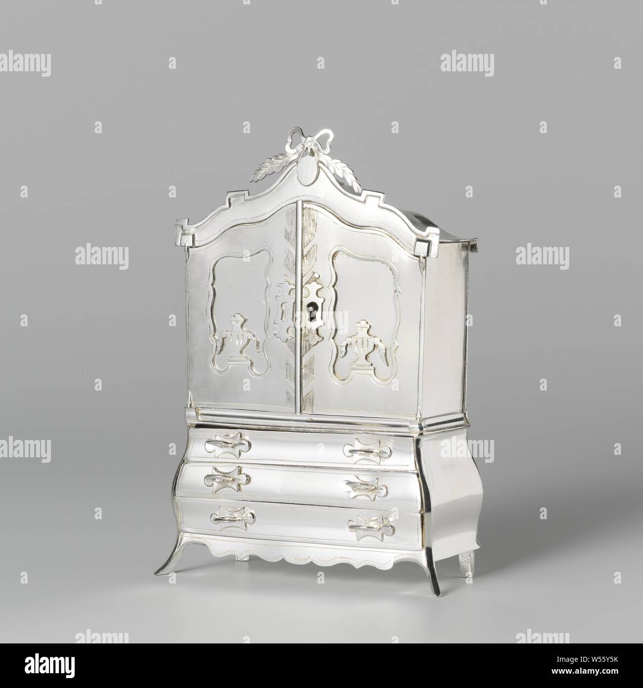 Louis Xvi Vase Stock Photos Louis Xvi Vase Stock Images Alamy