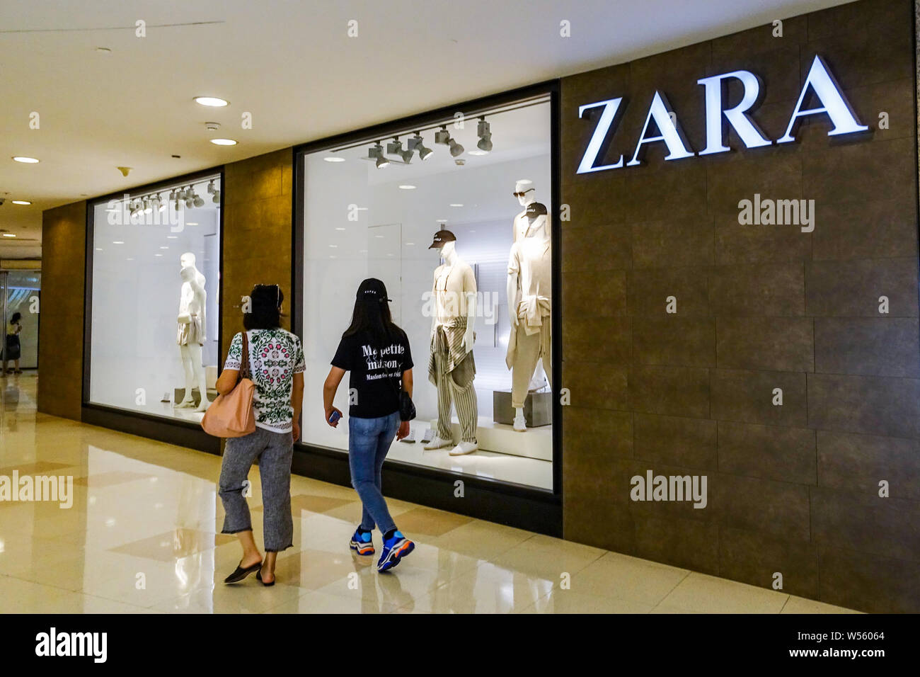 FILE--Pedestrians walk past a store of Spanish fashion retailer ZARA in  Shanghai, China, 2 June 2018. International fashion brand Zara has come un  Stock Photo - Alamy