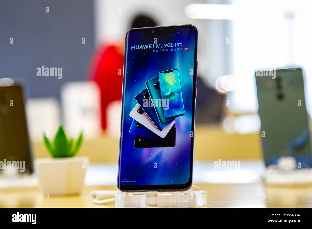 --FILE--View of a Huawei mate 20 pro smartphone on display at a Huawei store in Shanghai, China, 22 February 2019.   Huawei Technologies said yesterda Stock Photo
