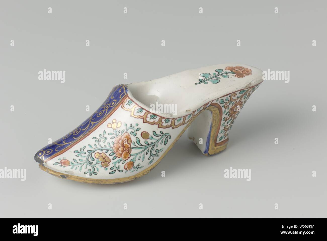 Pair of mules Muiltje, faience mule. Multicolored painted with floral  ornament, flowers, ornament, shoes, sandals, anonymous, Delft, c. 1710 - c.  1730, l 11 cm Stock Photo - Alamy