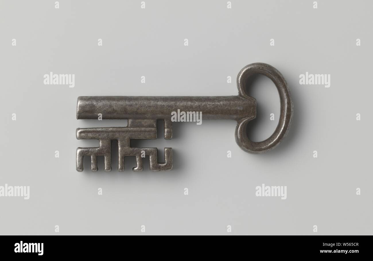 Pipe wrench, metal, ring bent curved, Steel pipe wrench with detailed and serrated beard, ring curved curved., anonymous, France, c. 1400 - c. 1500, bronze (metal), l 8.1 cm × w 3.3 cm Stock Photo