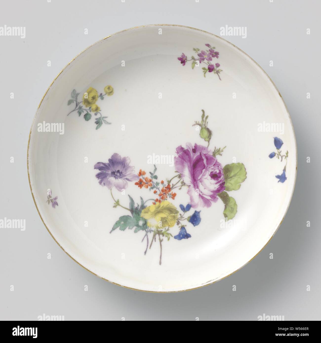 Saucer, multicolored painted with flower bouquets and scatter flowers, Saucer of painted porcelain. The round dish is painted with multicolored flower bouquets and the back is covered with a turquoise fond. The dish is marked., Meissener Porzellan Manufaktur, Meissen, c. 1750, porcelain (material), h 2.9 cm × d 13.5 cm Stock Photo