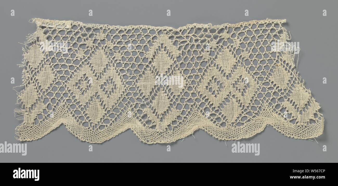Strip of bobbin lace with two alternating diamond-shaped compositions, Strip of natural-colored bobbin lace. Coarse wire has been used. In a mesh ground, a Parisian ground with coarse meshes, a repeating pattern is made in linen stroke, two alternating diamond-shaped compositions. A narrow path along the top of the strip is made in net stroke, this is also the finish of this long side. Along the scallops runs a wider band, made in net stroke. The short sides are cut off., anonymous, c. 1850 - c. 1899, linen (material), bobbin lace, l 32 cm × w 12.5 cm ×, 14 cm Stock Photo