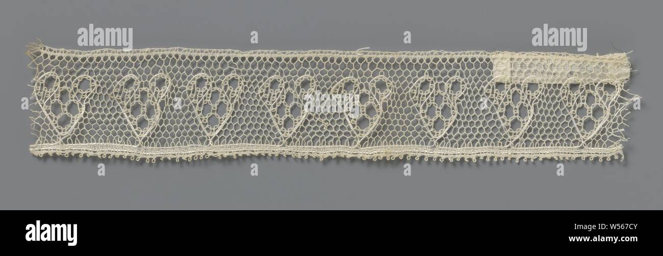 Strip of bobbin lace with hearts made with circles, Strip of natural-colored bobbin lace, Lille lace. The repeating pattern consists of a heart made of a circle of ornamental ground, a rose ground. The hearts are on the straight band that runs along the bottom. The motifs are connected by a mesh ground, a lawn ground. The contours of the hearts are made with thicker and shiny threads. Contour threads also run along the strap, made in linen, with the upper running into the hearts. The top and bottom of the strip are finished straight, with the bottom provided with picots., anonymous, Belgium, c Stock Photo