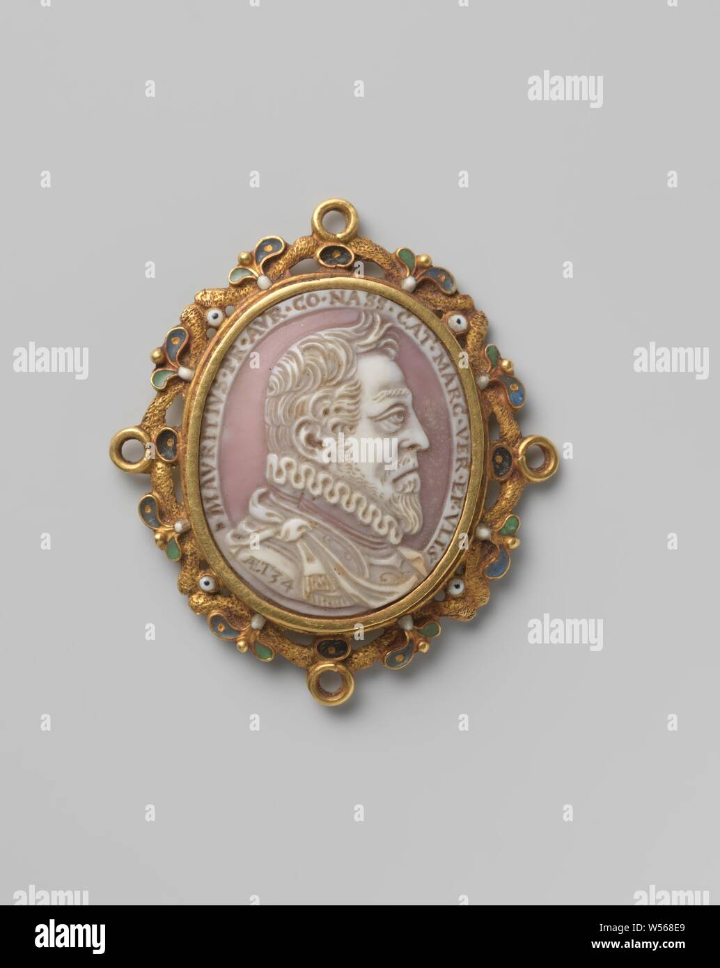 Pendant portrait hi-res stock photography and images - Alamy