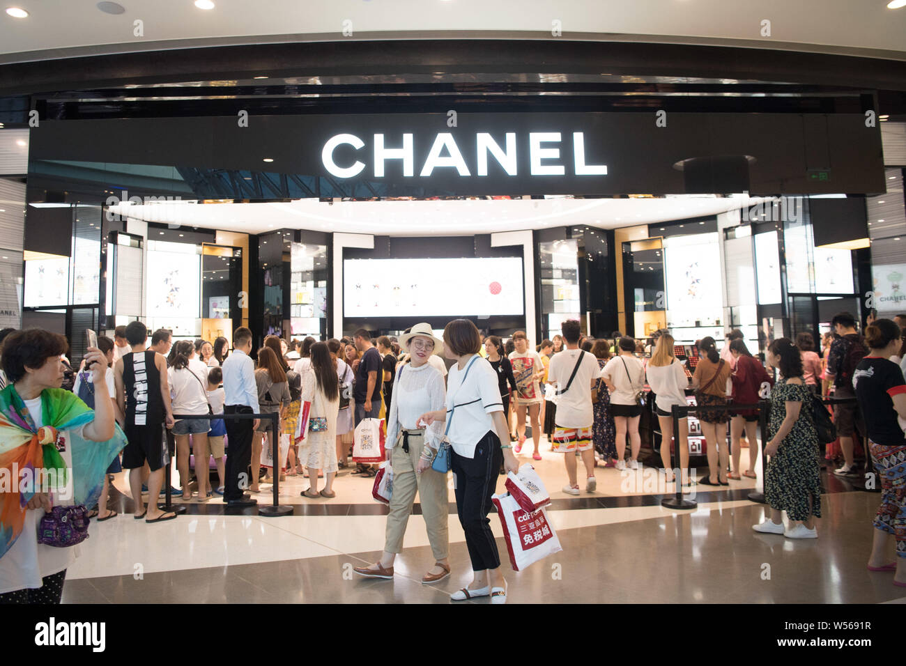 Customers queue up in front of a store of Chanel at the Sanya International  Duty Free City in Sanya city, south China's Hainan province, 14 February 2  Stock Photo - Alamy