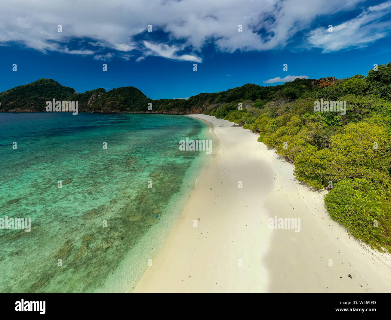Drone scenery tropical lagoon beach hi-res stock photography and images ...