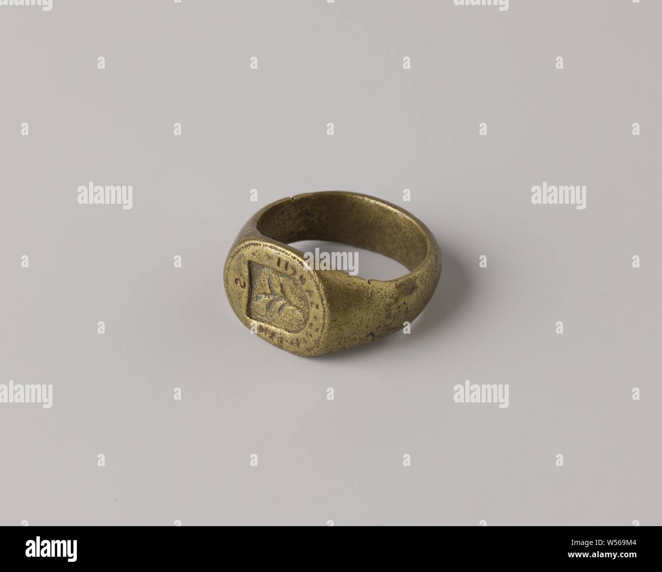 Design Your Own Custom Signet Ring – Royal Signet