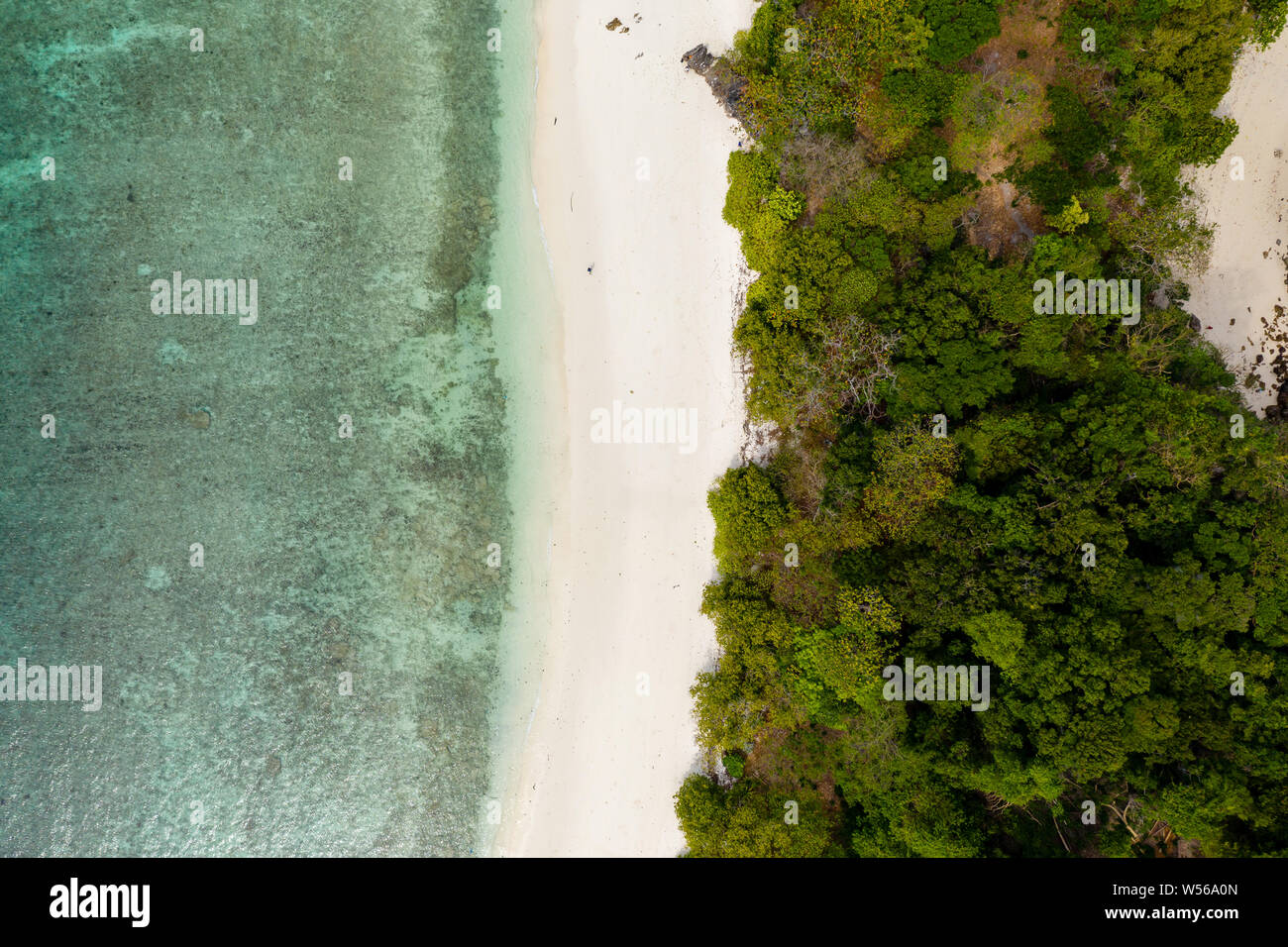 Drone scenery tropical lagoon beach hi-res stock photography and images ...