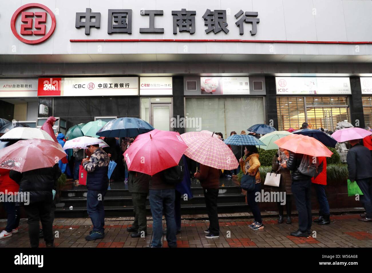 Queue Inchina Local Chinese residents queue up outside a branch of Industrial and ...