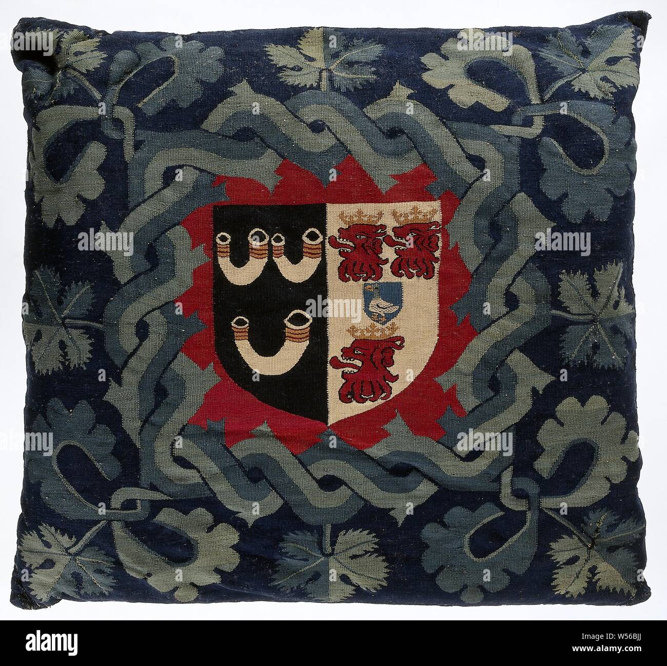 Cushion with an unknown weapon, Carpet fabric seat cushion with a coat of arms with three hunting horns and three crowned lion heads., anonymous, Germany, c. 1500 - c. 1525, ketting, inslag, achterkant, vulling, tapestry, h 64.0 cm × w 67.0 cm × d 10 cm Stock Photo
