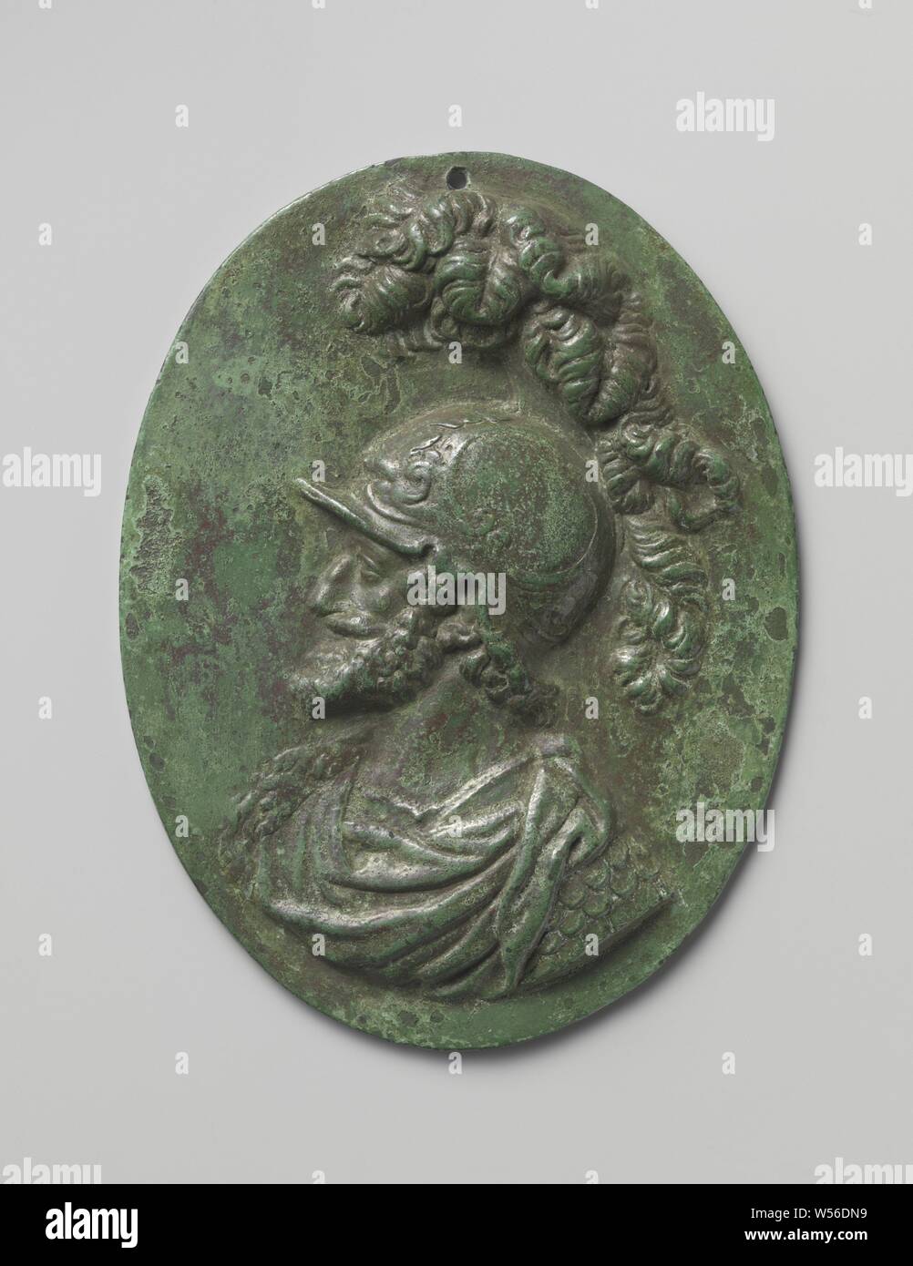Medallion portrait of Henry IV of France (1553-1610), Henry IV of France, in profile to the left, dressed in a Roman costume with a feathered helmet, Henry IV (King of France and Navarre), anonymous, France, c. 1700 - c. 1800, bronze (metal), h 12.7 cm × w 9.7 cm × d 0.3 cm Stock Photo