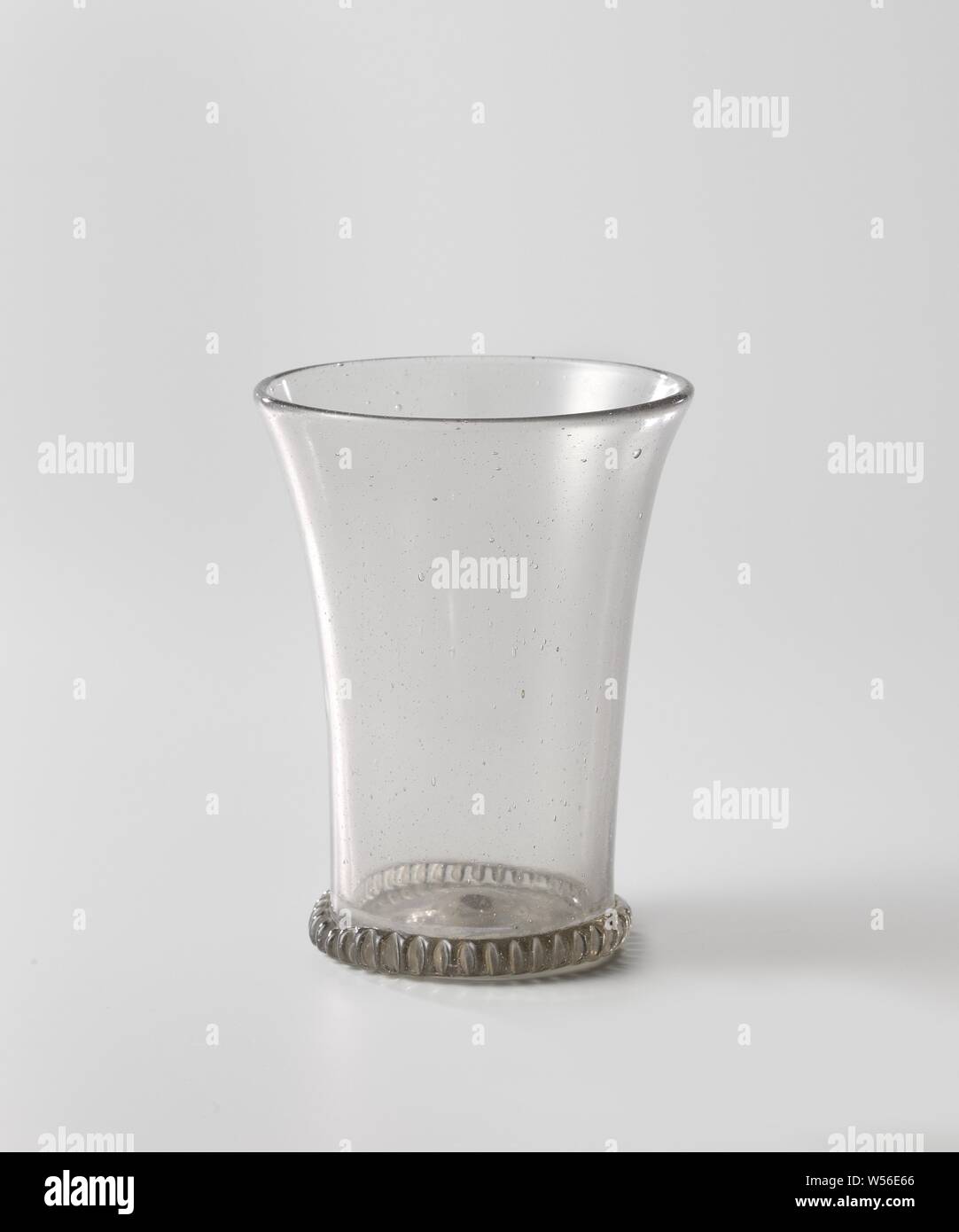 https://c8.alamy.com/comp/W56E66/cup-cup-with-slightly-inserted-bottom-ribbed-stand-ring-cup-shaped-widening-body-anonymous-nederlanden-c-1550-c-1600-glass-glassblowing-h-106-cm-d-82-cm-W56E66.jpg