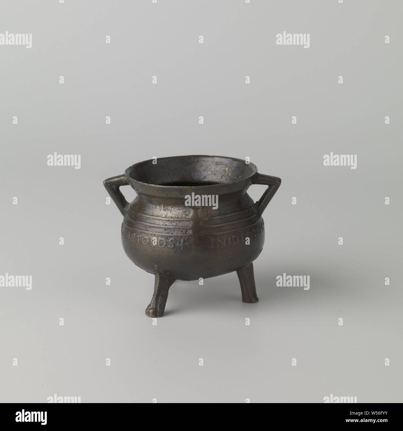 Cooking pot with inscription MARGRIETIEN BARTOLDS IN DEO SPES MEA ANO