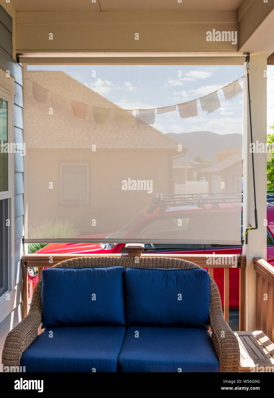 Pull Down The Blind High Resolution Stock Photography and Images Alamy