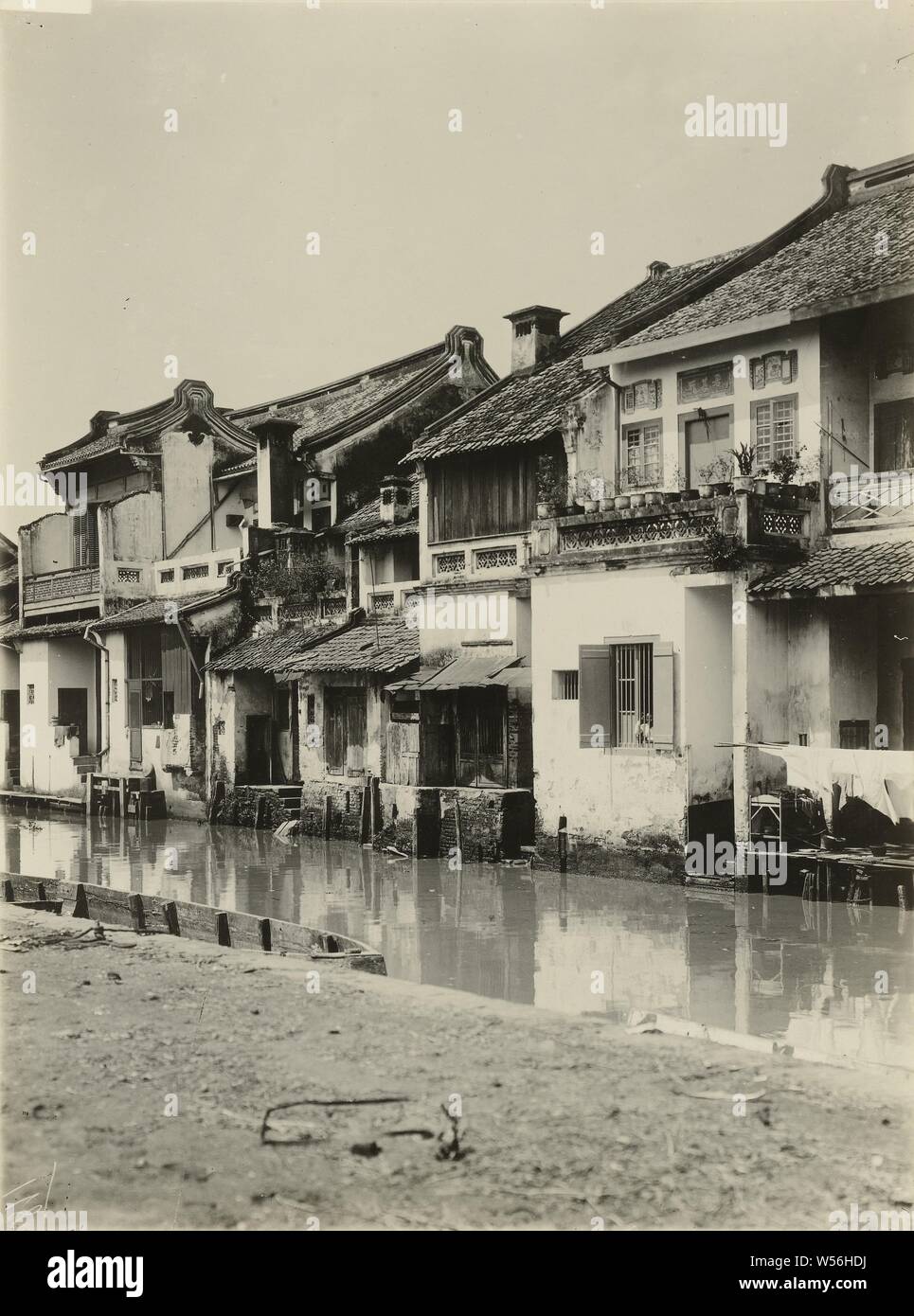 Dutch buildings in Batavia, One of six photos (black and white) of Dutch buildings and the Chinese quarter in Batavia (Jakarta), Dutch East Indies. Brands, reverse: stamp: 'chief of the archaeological service' and weapon of the Netherlands, Dutch East Indies, The, Batavia, Oudheidkundige dienst, c. 1900, paper, h 23 cm × w 17 cm Stock Photo