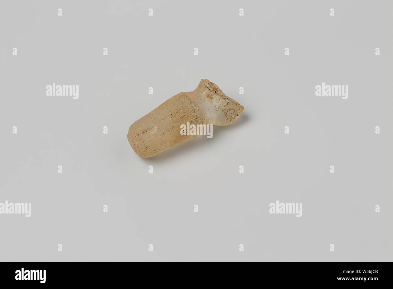 Broken vase silhouettes set. Different cracked ancient greek amphoras.  Various forms and shapes of antique ceramic jar or vessel. Old clay pottery  collection. 67682254 Vector Art at Vecteezy, image size:1300x957