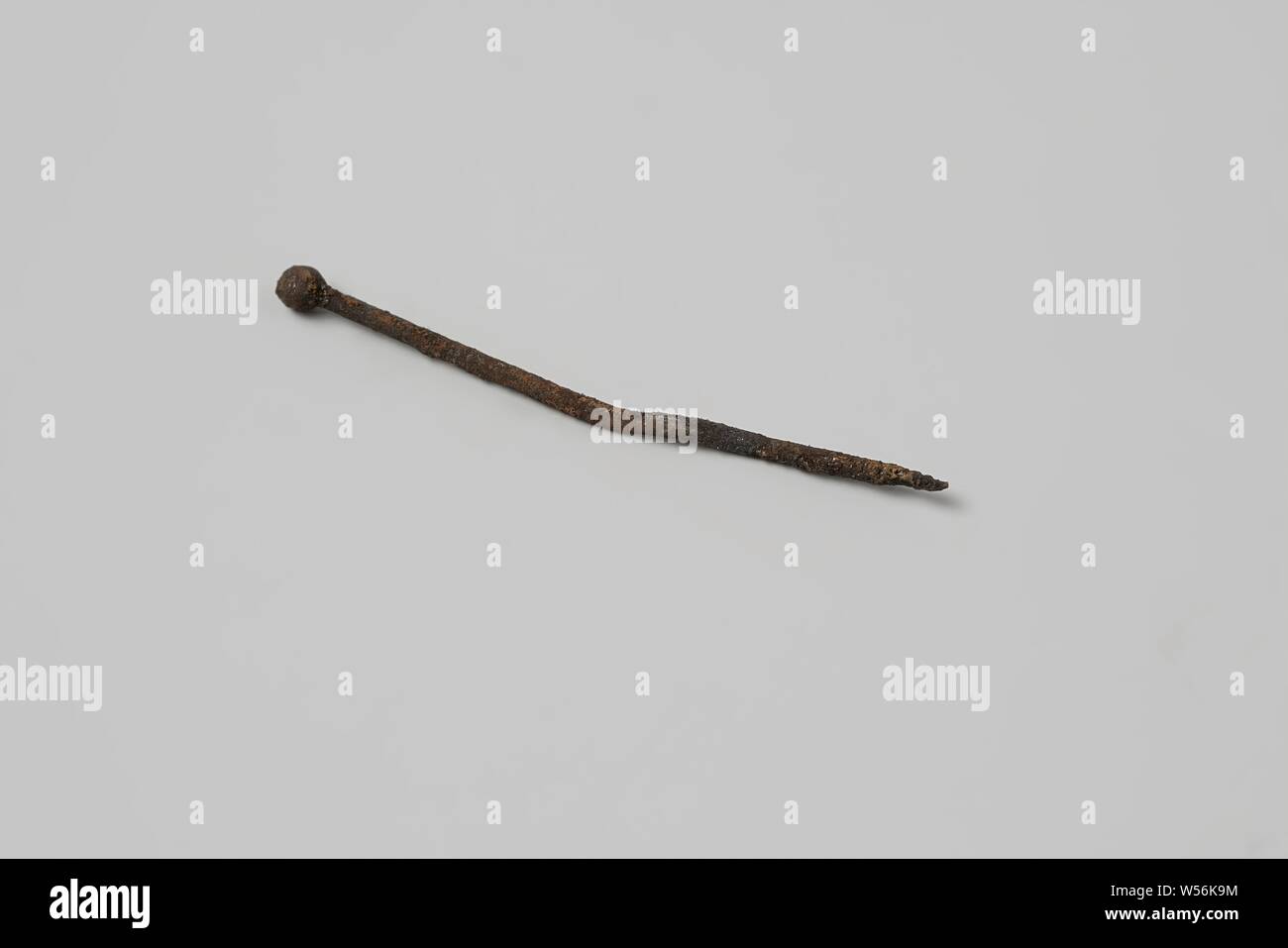 Pin from the wreck of the East Indies ship Hollandia, Pin, tools and instruments, sewing and sailmaking, pin, Annet, Dutch East India Company, Hollandia (ship), anonymous, Netherlands, 1700 - in or before 13-Aug-1743, copper (metal), h 2.5 cm × d 0.1 cm Stock Photo